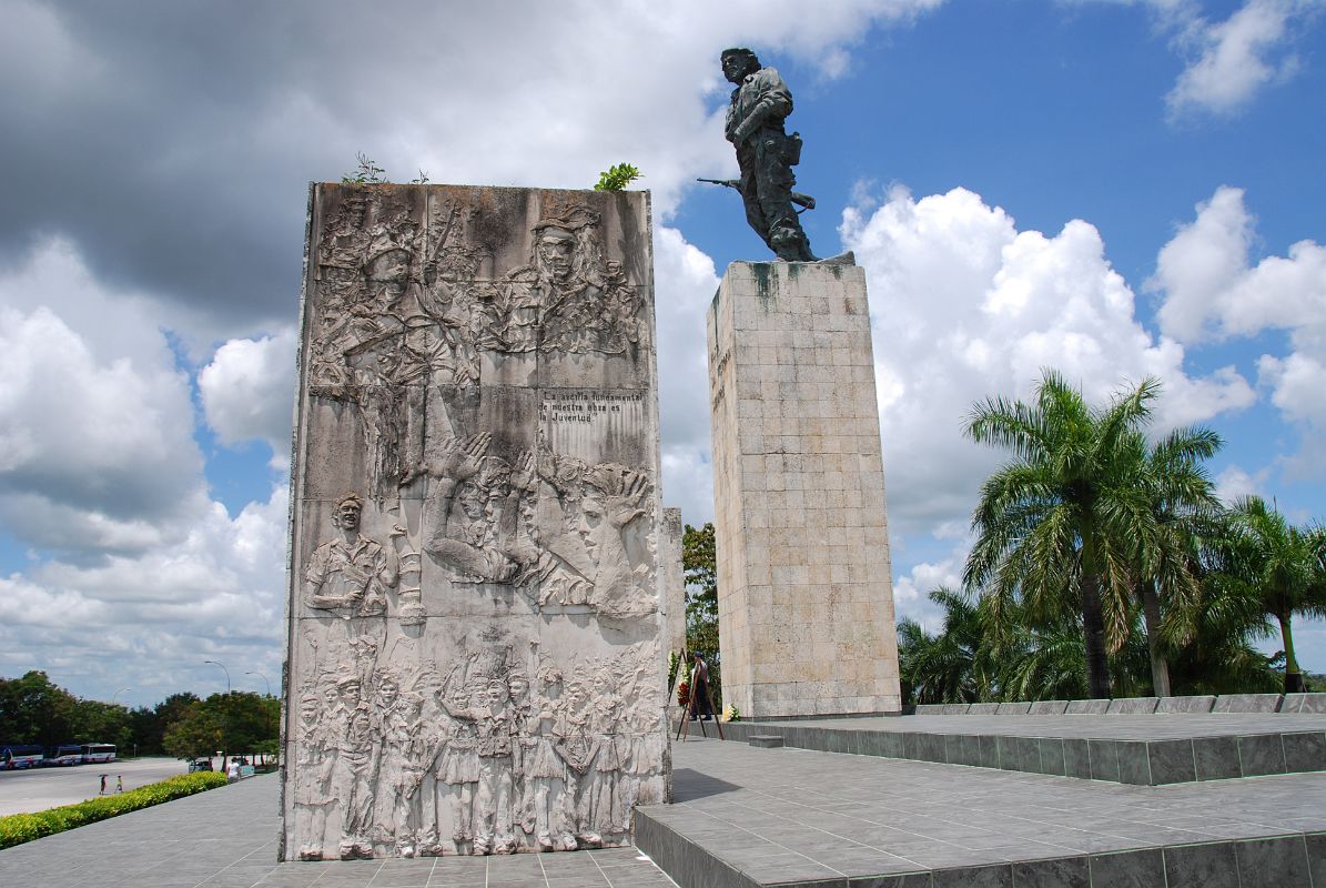 13 Cuba - Santa Clara - Monumento Ernesto Che Guevara - Side View